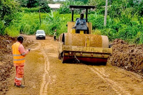 Route Ebolowa–Akom II–Kribi : quinze ans après l’annonce de Paul Biya, les travaux entrent dans leur phase d’exécution