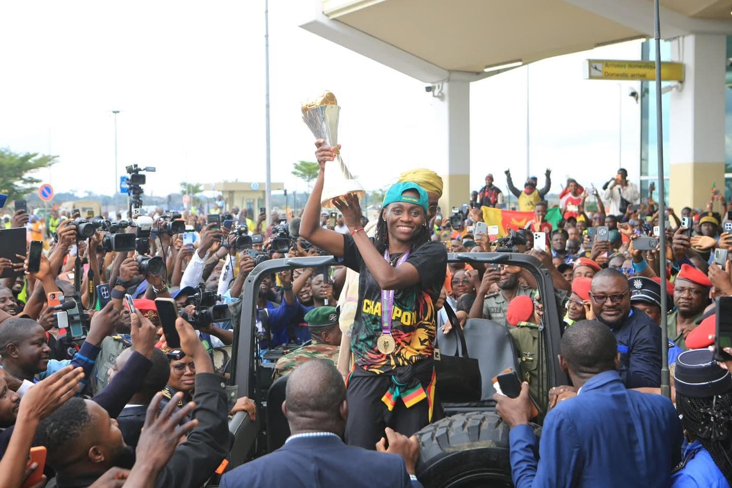 Sacre : Les Lionnes Indomptables accueillies en fanfare