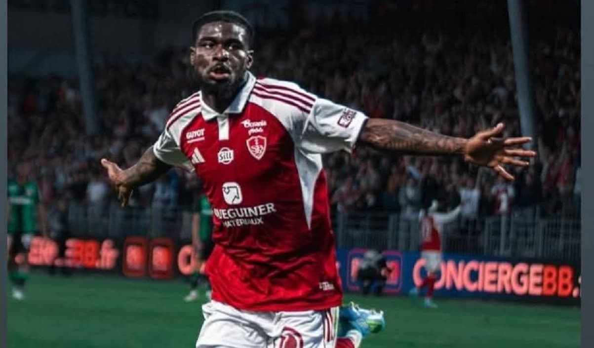 Schalke 04 passe à l’offensive pour Junior Dina Ebimbe