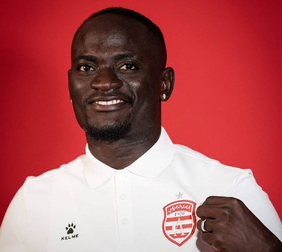 Taddeus Nkeng débarque officiellement au Club Africain pour trois ans