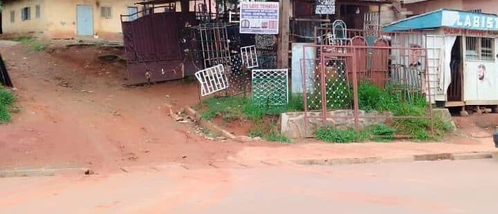Yaoundé : il aurait décapité la mère de ses trois enfants avant de cacher son corps sous le lit