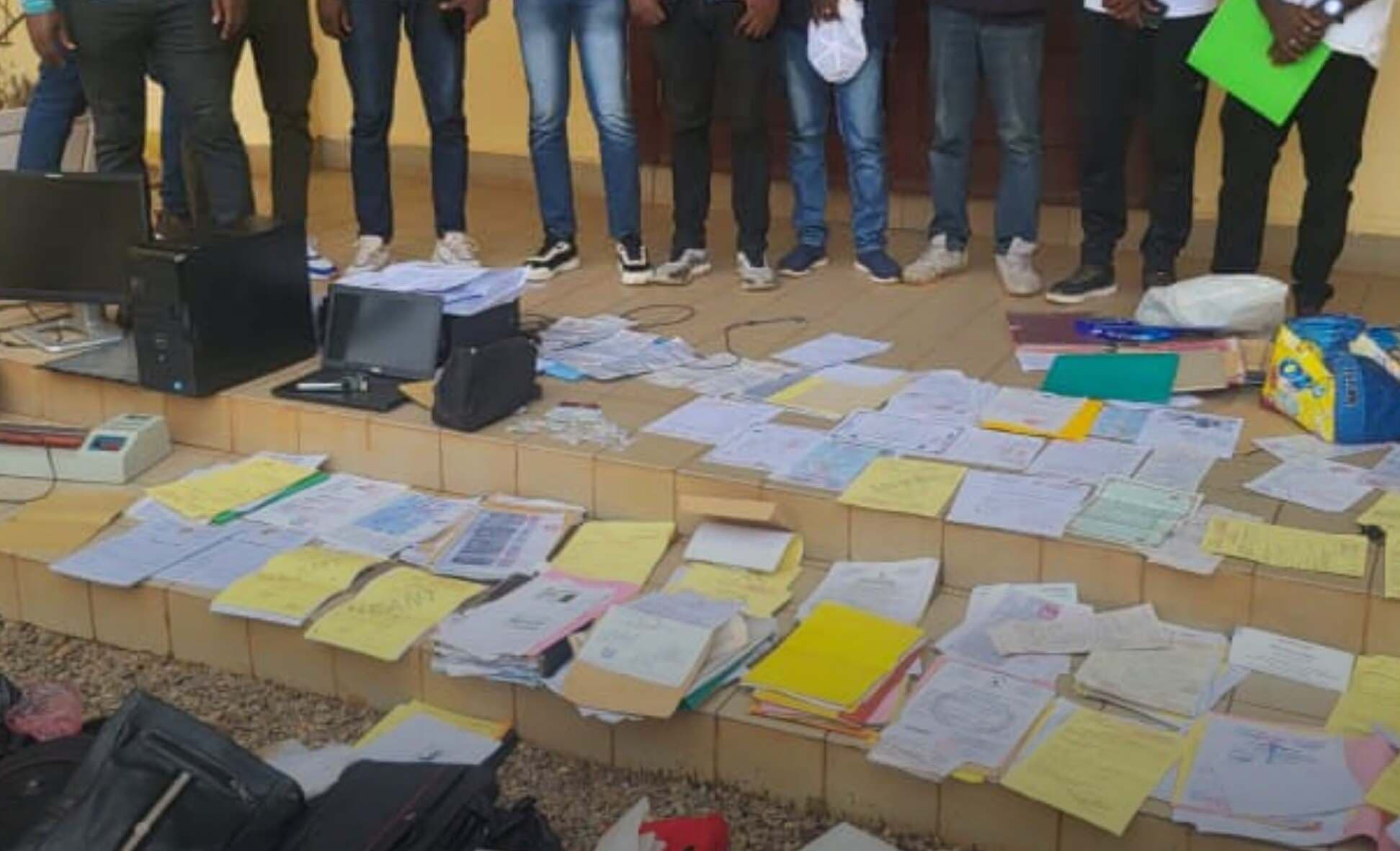 Yaoundé : un vaste réseau de faux diplômes et documents administratifs démantelé par la gendarmerie